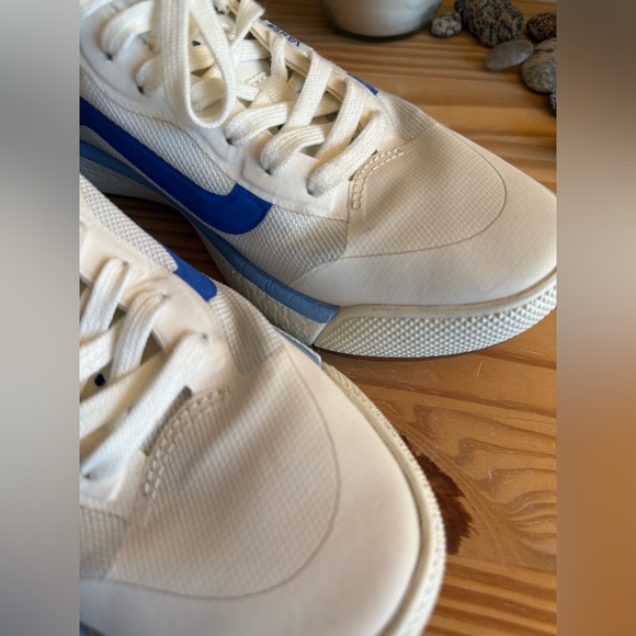 Vans - Picture 7 of 7